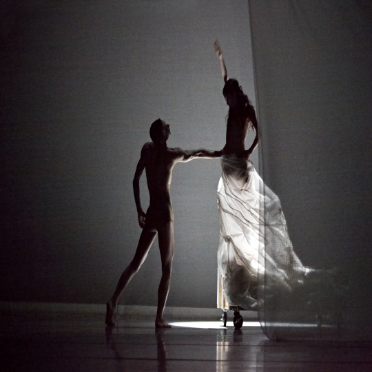 <p><em>Claudel</em>, Perfomrance Shot</p>